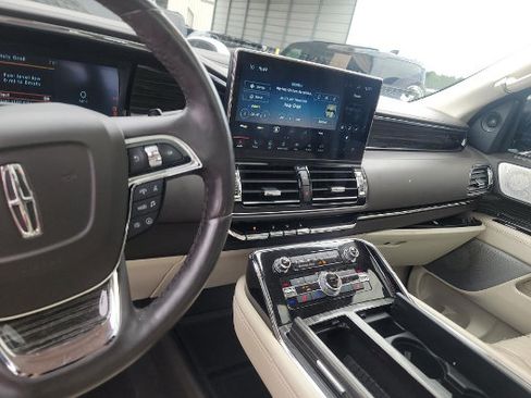 Used 2022 Lincoln Navigator Black Label AWD/4WD image 8