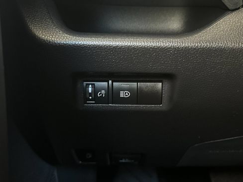 Used 2025 Toyota RAV4 XLE AWD/4WD image 26