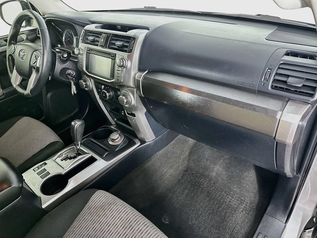 Used 2019 Toyota 4Runner SR5 AWD/4WD image 28