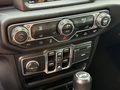 Used 2021 Jeep Wrangler Unlimited Sahara w/ Safety Group image 17