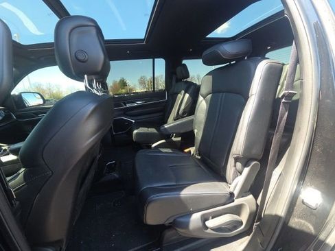 Used 2022 Jeep Wagoneer Series III w/ Premium Group I AWD/4WD image 23