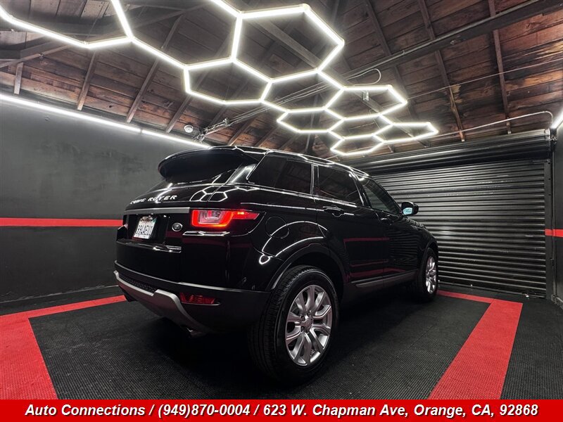 Used 2018 Land Rover Range Rover Evoque SE AWD/4WD image 3