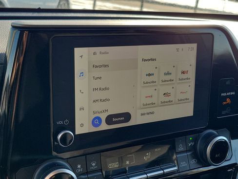 Certified 2023 Toyota Highlander L image 27