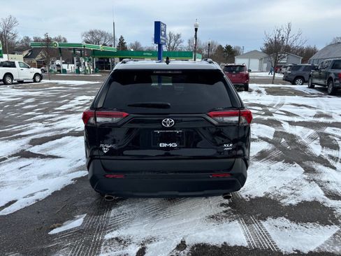 Used 2021 Toyota RAV4 XLE image 4