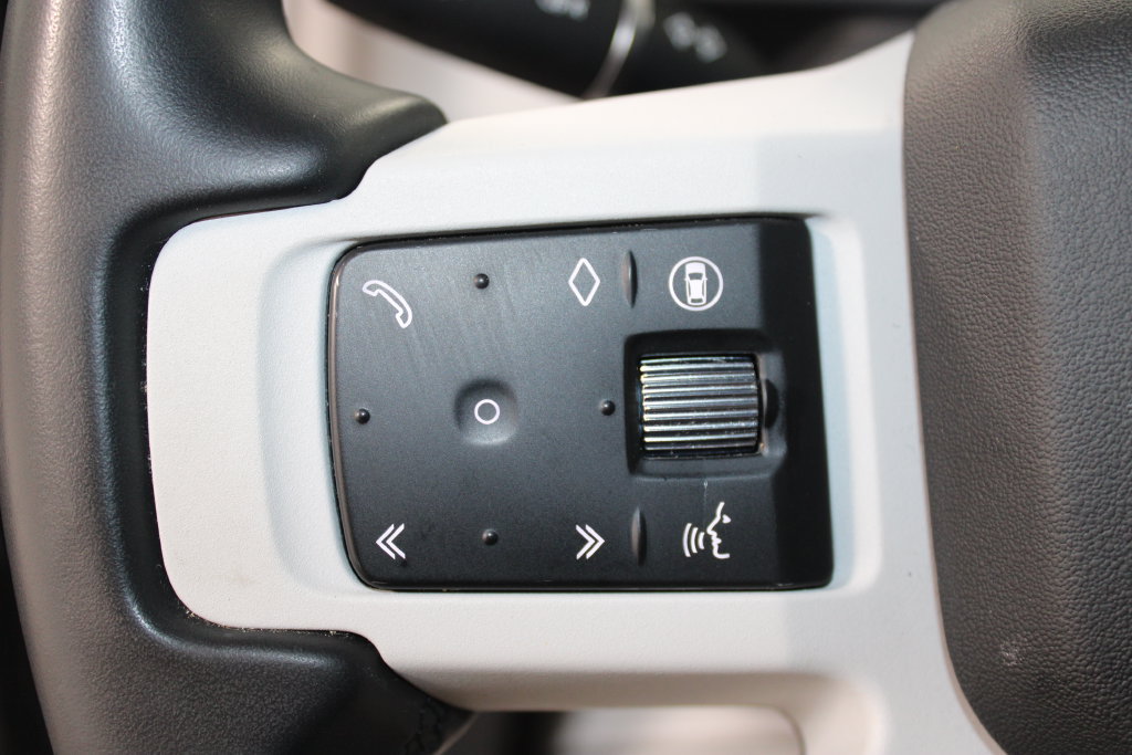 Used 2025 Land Rover Defender 110 S AWD/4WD image 32