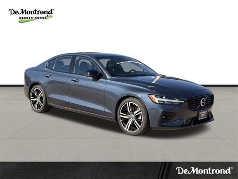 Used 2022 Volvo S60 B5 R-Design image 3