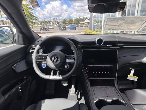 New 2025 Maserati Grecale GT image 10