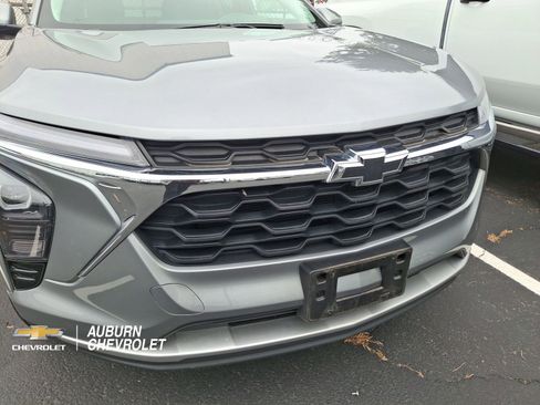 Used 2024 Chevrolet Trax LT w/ Driver Confidence Package FWD image 8