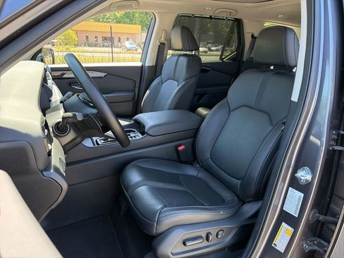 Certified 2025 Honda Pilot Touring image 19