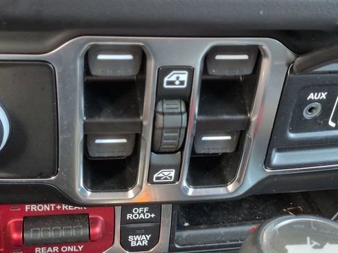 Used 2025 Jeep Wrangler Unlimited Rubicon AWD/4WD image 23