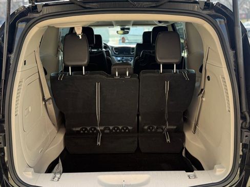 Used 2024 Chrysler Pacifica Select image 23