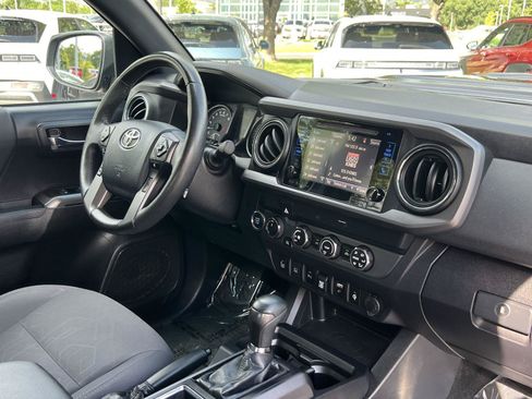 Used 2019 Toyota Tacoma TRD Sport w/ Technology Package AWD/4WD image 20