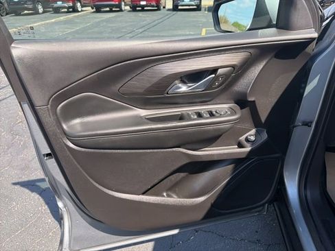 Used 2024 GMC Terrain SLE w/ Driver Convenience Package image 11