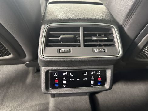 Used 2022 Audi e-tron Premium w/ Convenience Plus Package AWD/4WD image 12