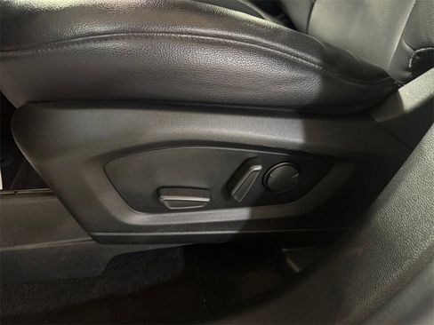 Used 2020 Ford Explorer XLT w/ Equipment Group 202A image 13