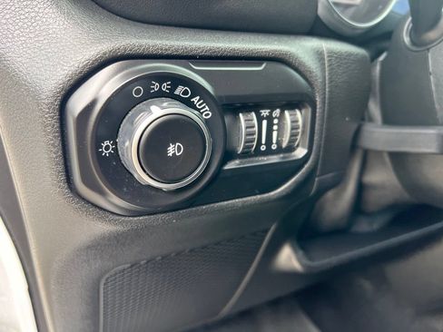 Used 2020 Jeep Wrangler Unlimited Sahara w/ LED Lighting Group AWD/4WD image 29