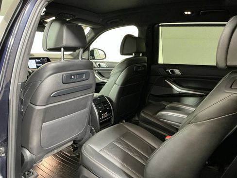 Used 2022 BMW X7 M50i w/ Dynamic Handling Package AWD/4WD image 25