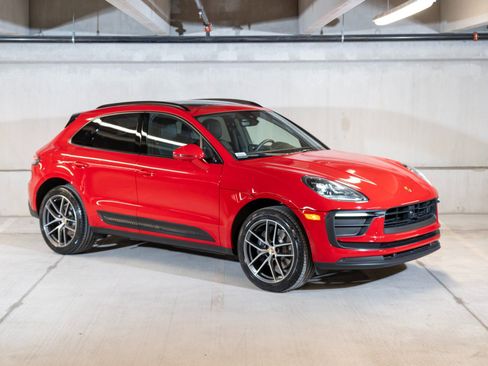 Certified 2024 Porsche Macan AWD/4WD image 7