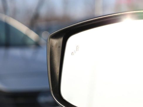 New 2025 Nissan Versa SR w/ Trunk Package image 17