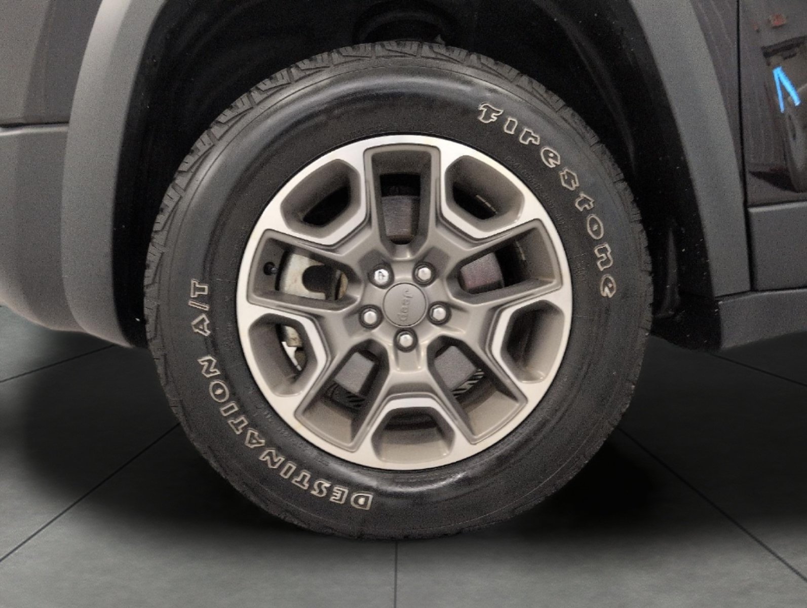 Used 2021 Jeep Cherokee Trailhawk AWD/4WD image 4