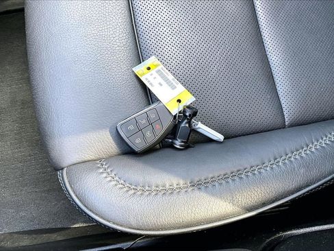 Used 2023 GMC Yukon Denali image 32