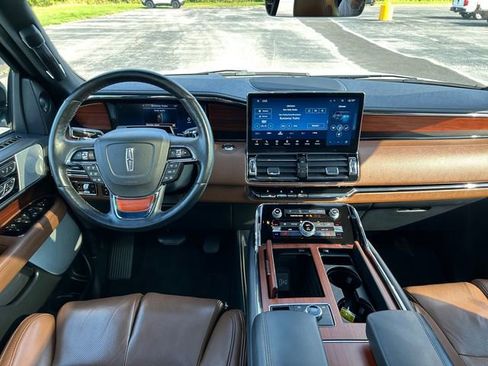 Used 2022 Lincoln Navigator Reserve image 14