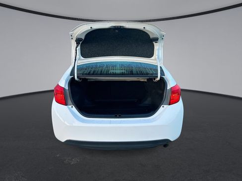 Used 2018 Toyota Corolla SE FWD image 28