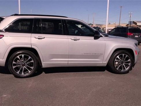 Used 2024 Jeep Grand Cherokee Overland image 2