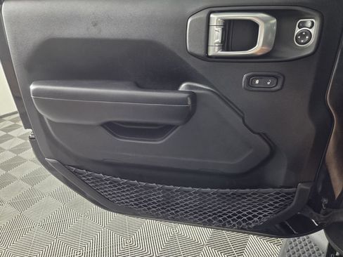 Used 2019 Jeep Wrangler Sport AWD/4WD image 18