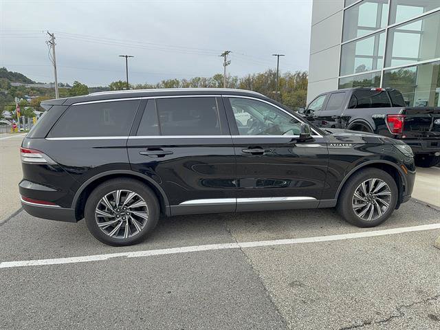 Used 2025 Lincoln Aviator AWD image 3