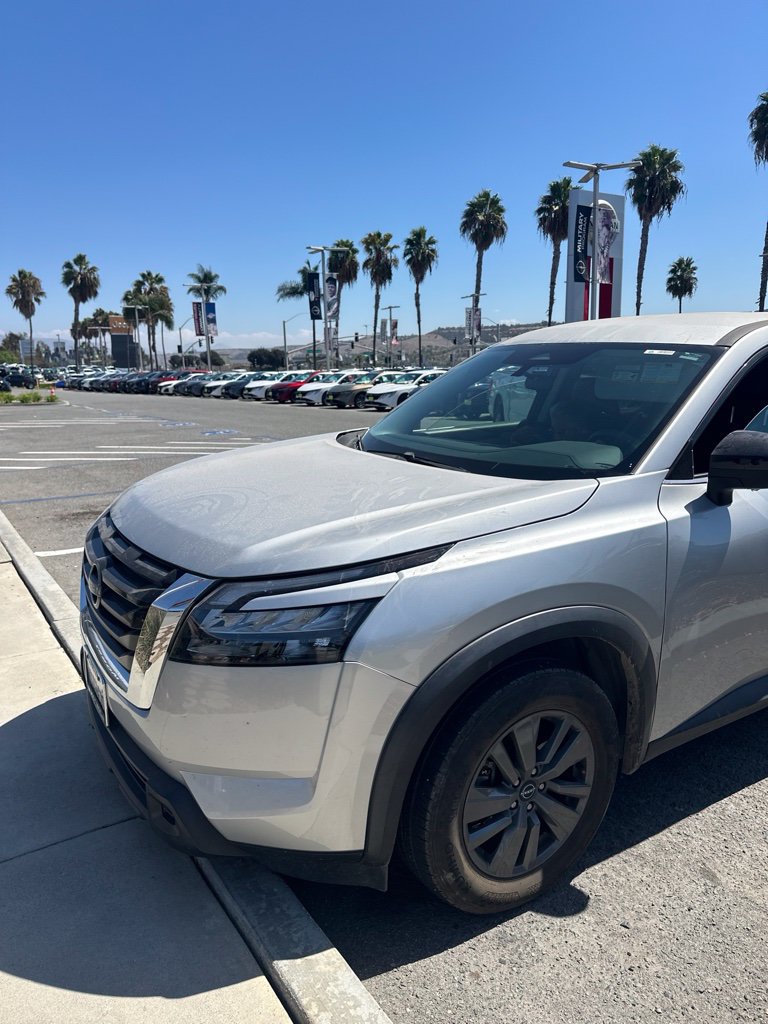 Used 2023 Nissan Pathfinder S FWD image 2