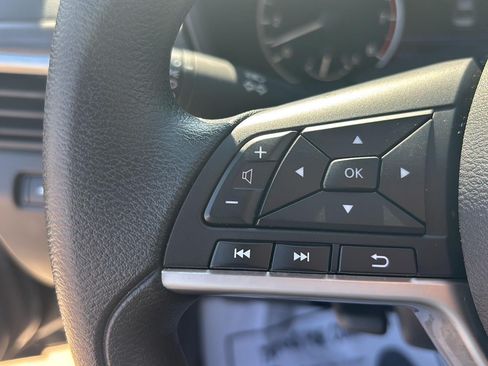 Used 2025 Nissan Altima 2.5 SV FWD image 12