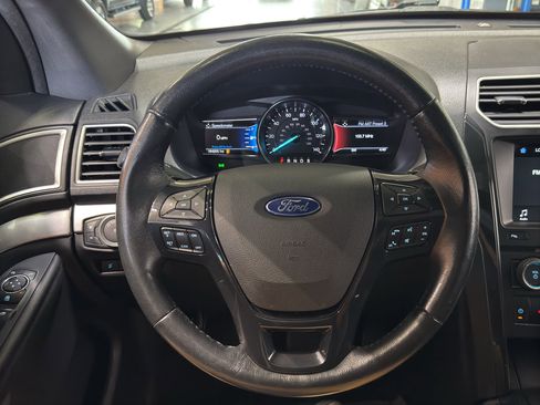 Used 2017 Ford Explorer XLT w/ Equipment Group 202A AWD/4WD image 23