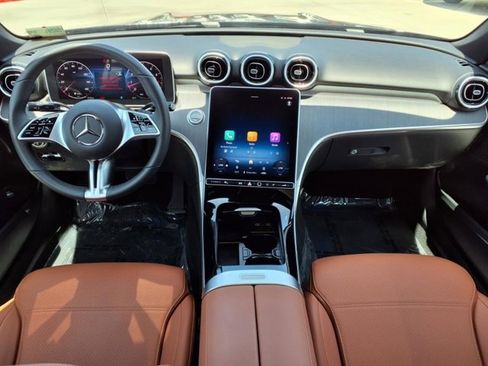Used 2025 Mercedes-Benz C 300 4MATIC Sedan image 4