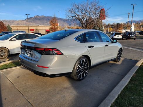 Used 2024 Honda Accord Touring image 5