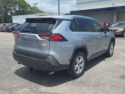 Used 2019 Toyota RAV4 XLE FWD image 4