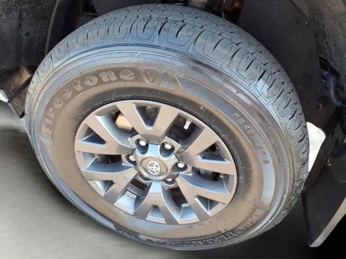 Used 2020 Toyota Tacoma SR5 AWD/4WD image 8