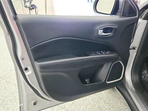 Used 2018 Jeep Compass Latitude AWD/4WD image 30