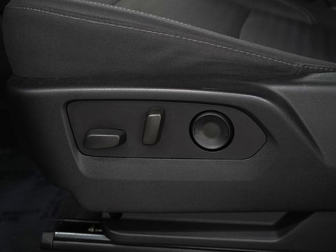 Used 2023 GMC Yukon XL SLE image 30