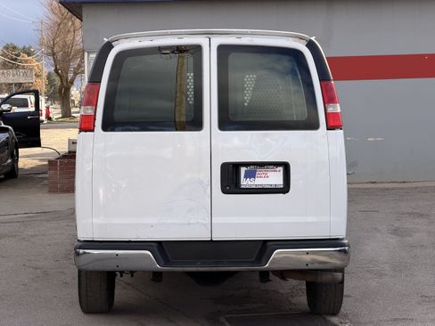 Used 2017 GMC Savana 2500 RWD image 5