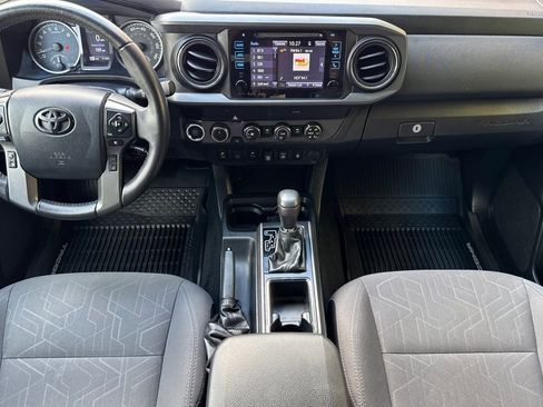 Used 2019 Toyota Tacoma TRD Off-Road w/ Technology Package AWD/4WD image 14