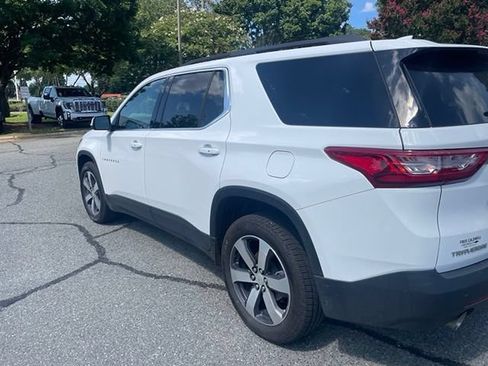 Used 2021 Chevrolet Traverse LT w/ LT Premium Package FWD image 2