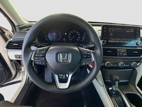 Used 2018 Honda Accord EX image 11