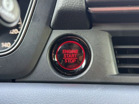 Certified 2025 Honda Pilot TrailSport image 9