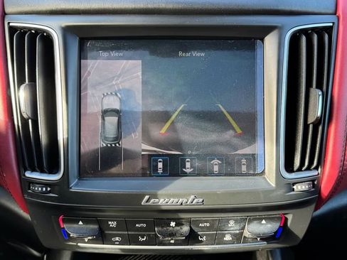 Used 2019 Maserati Levante GranLusso image 17