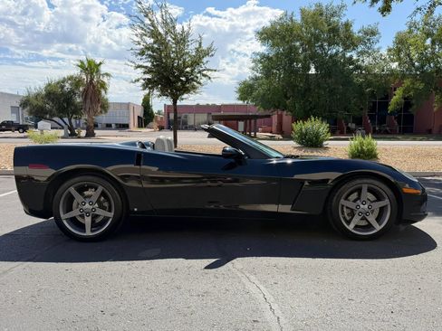 Used 2006 Chevrolet Corvette Convertible w/ Preferred Equipment Group RWD image 10