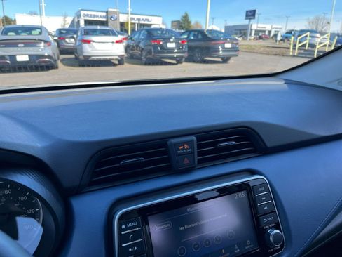 Used 2025 Nissan Versa SV image 17