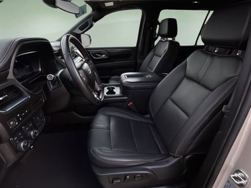 Used 2023 Chevrolet Suburban RST w/ Max Trailering Package image 18