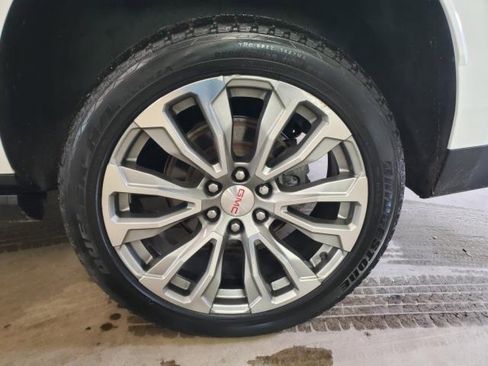 Used 2021 GMC Yukon Denali w/ Denali Premium Package image 5