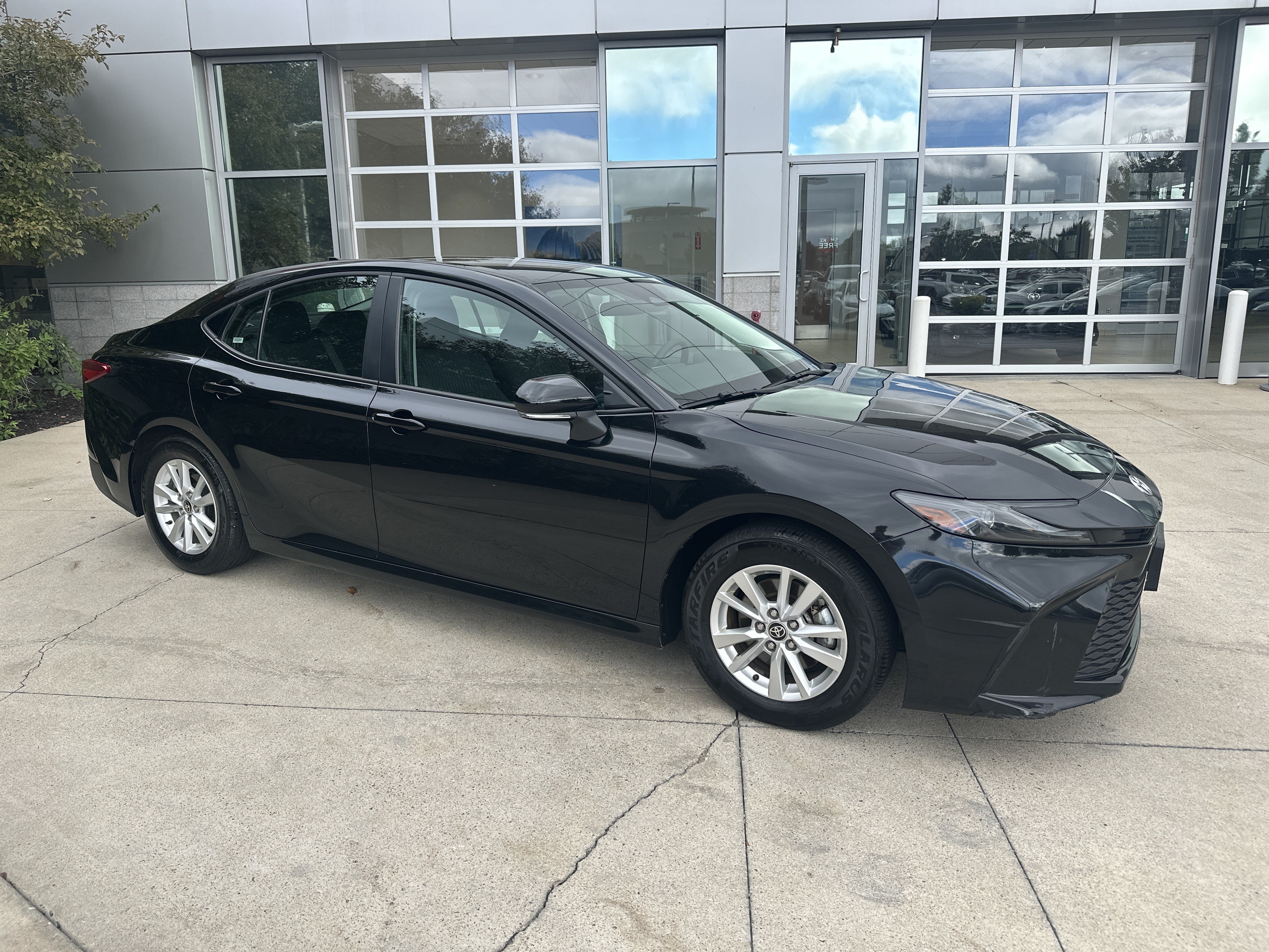 Used 2025 Toyota Camry LE FWD image 2